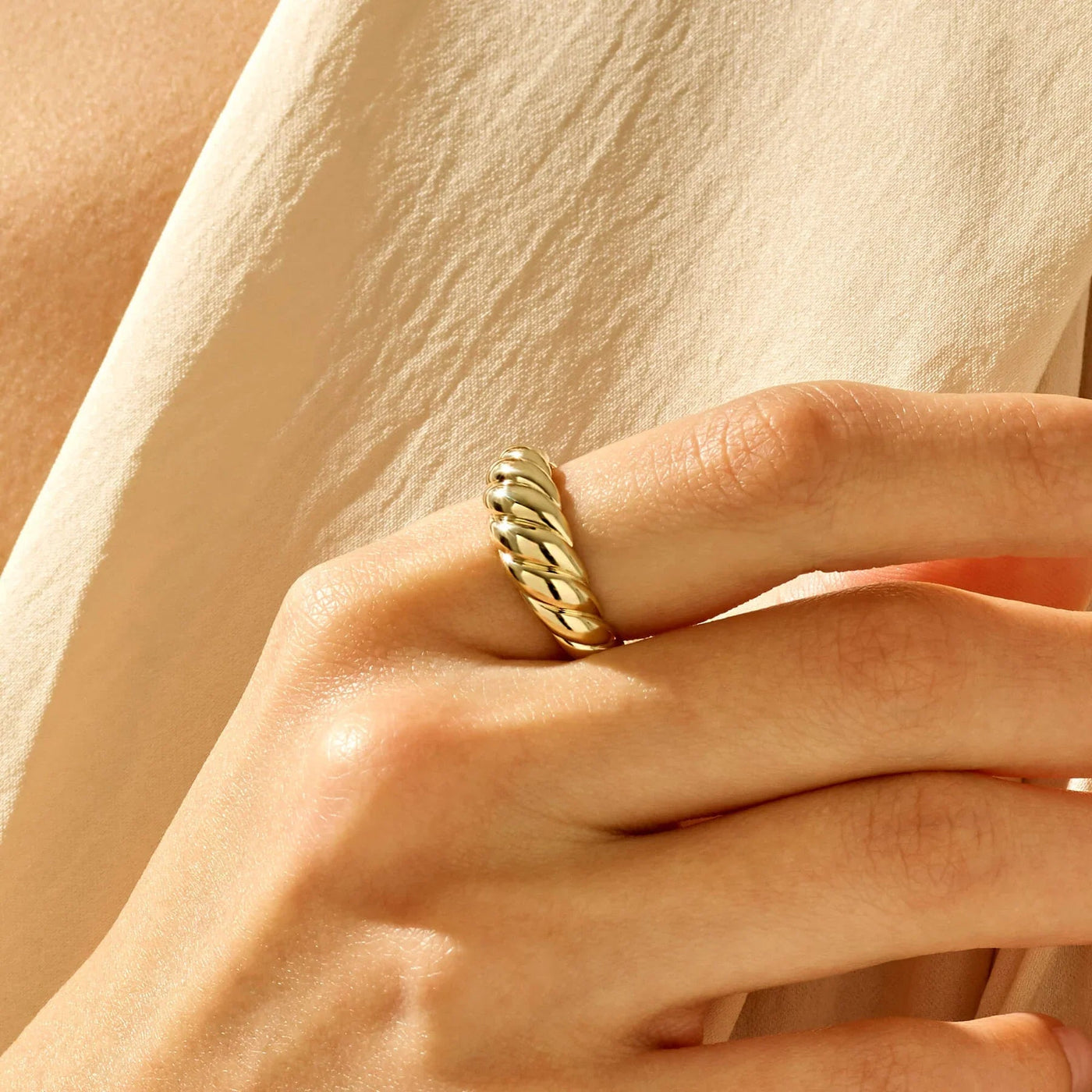 Croissant Ring | Gold