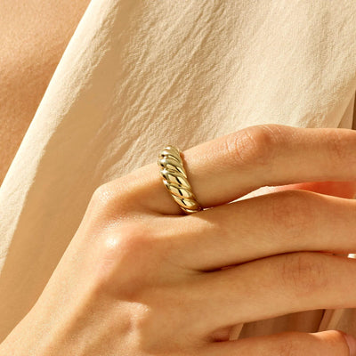 Croissant Ring | Gold
